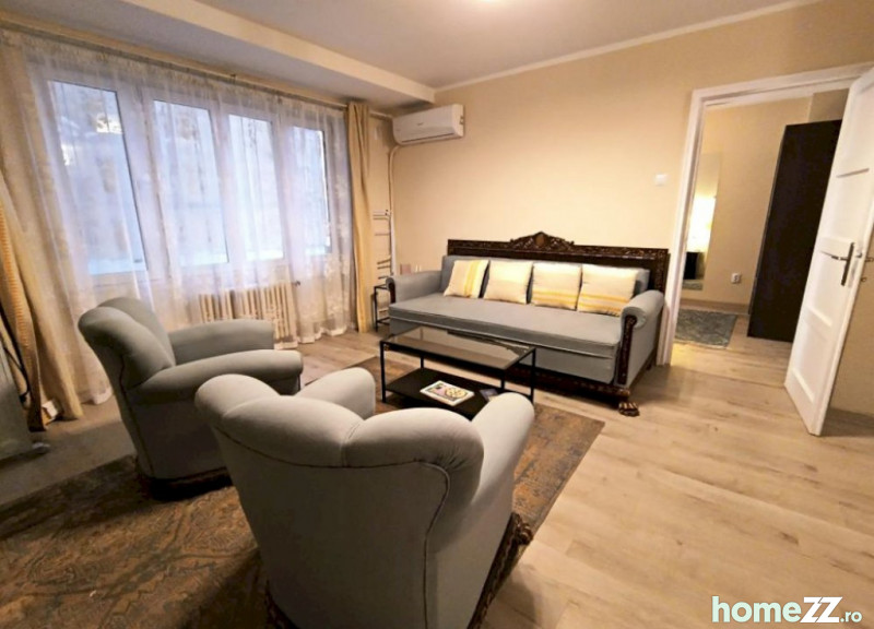 Piata Romana Magheru KFC, 400 eur HomeZZ.ro