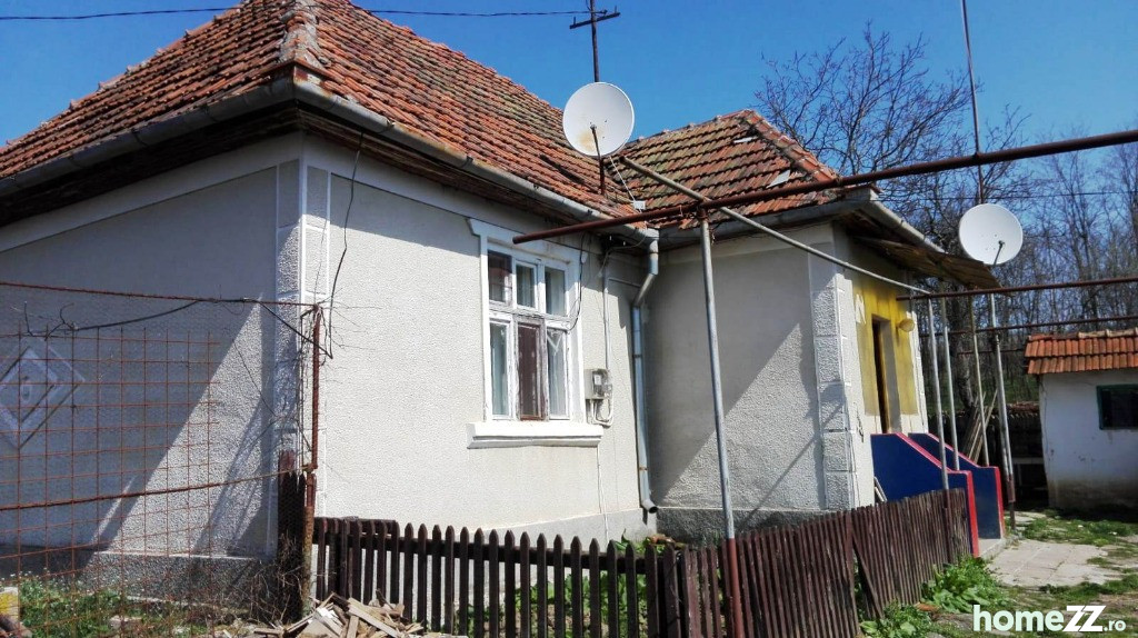 Casa 3 camere si 1400mp teren Ceica, zona centrala, bihor