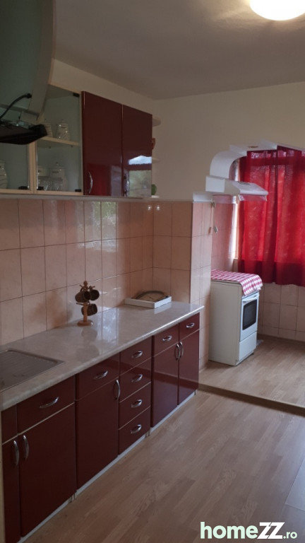 Apartament 3 camere, mobilat, utilat. Com. Cuca Central