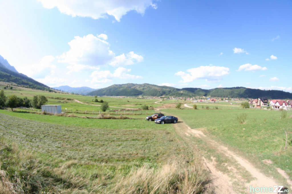 Teren cu Panorama asupra Muntilor Piatra Craiului