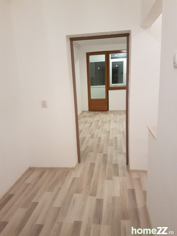 Pentru pretentiosi! Garsoniera , zona centrala Onesti