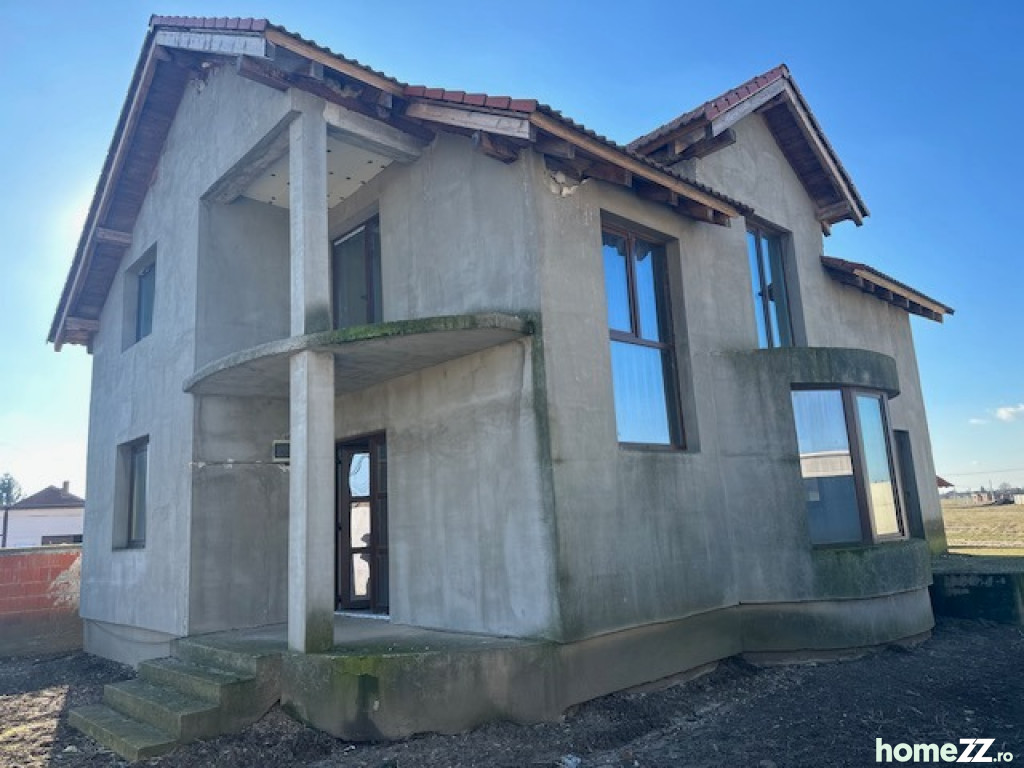 Casă - Vilă 5+ camere, Central