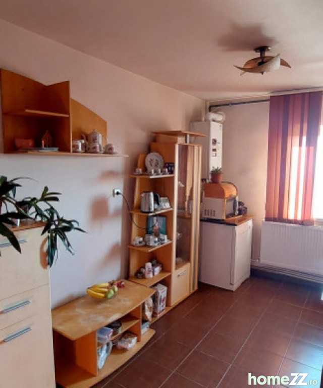 Apartament 3 camere, CET