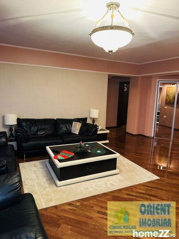 Apartament 3 camere, Trocadero