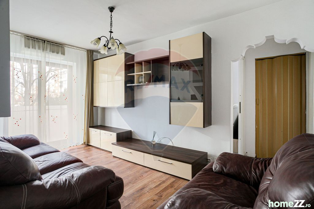 Apartament 4 camere, Sega