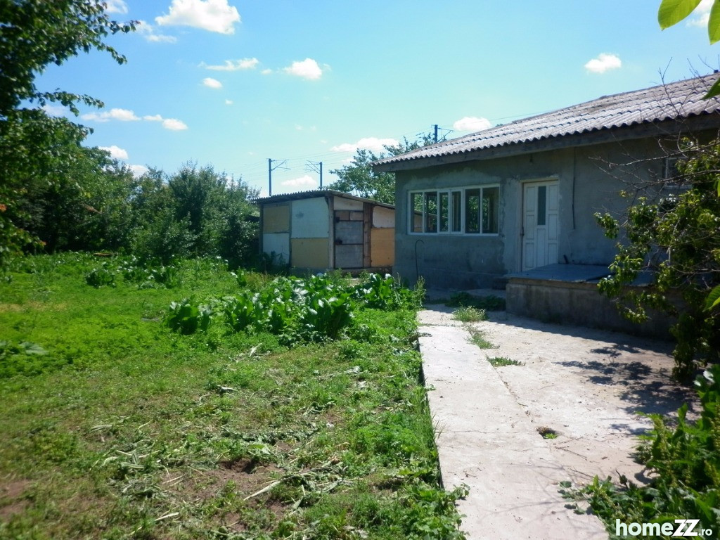 Casa Saligny strada Principala , 3 camere, teren 1800m