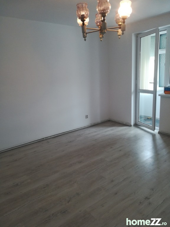 Apartament 3 camere etaj 1 cu garaj