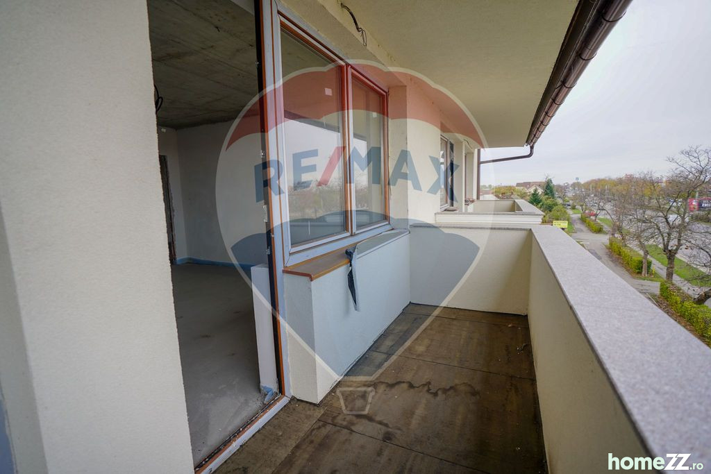 Apartament cu 3 camere de vânzare în zona Careiului