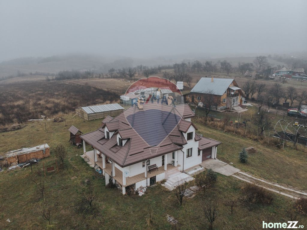 Casă / Vilă cu 5 camere de vânzare
