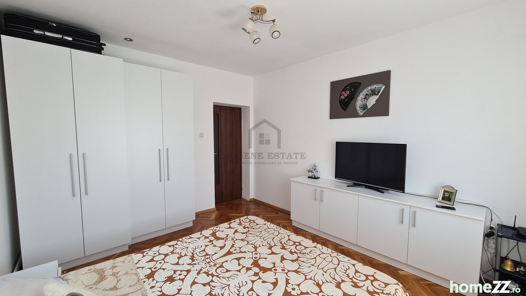 Apartament cu 2 camere, decomandat, renovat