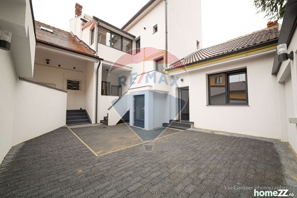 Apartament la casa de închiriat în zona Centrala