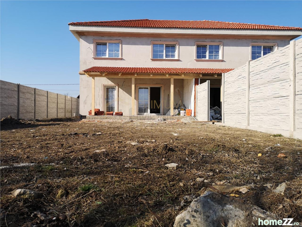 Casă - Vilă 5 camere, Ghirodei