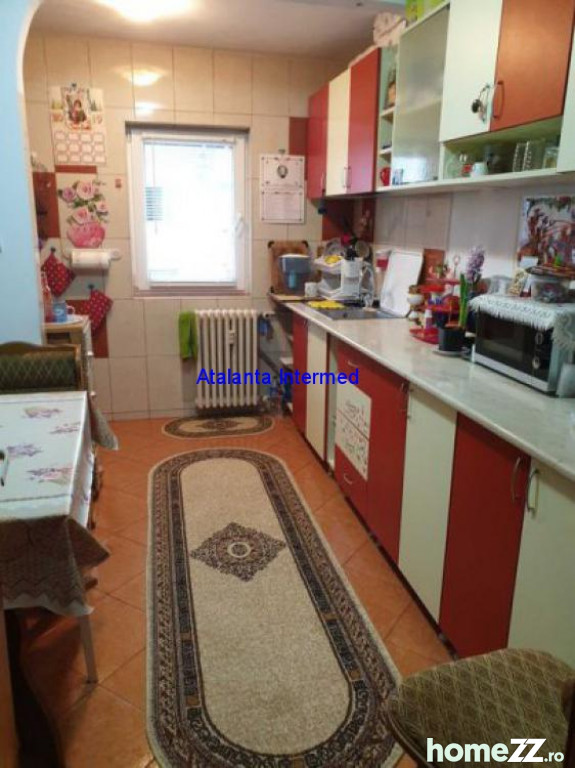 Apartament 3 camere, CET