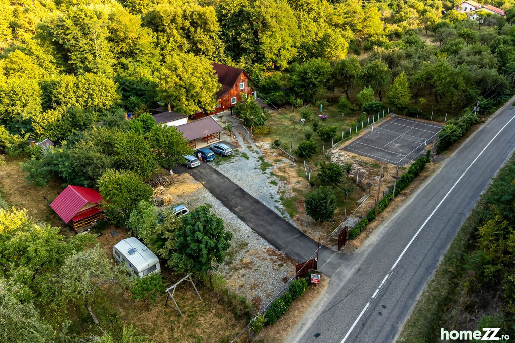 Casă - Vilă 5+ camere, Central