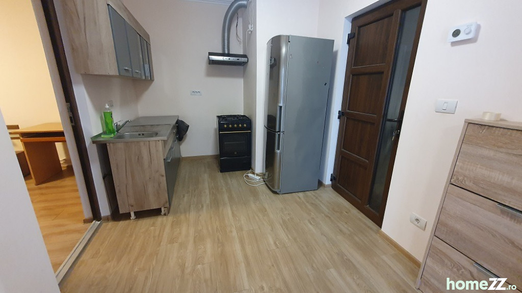 Apartament 3 camere, Parneava