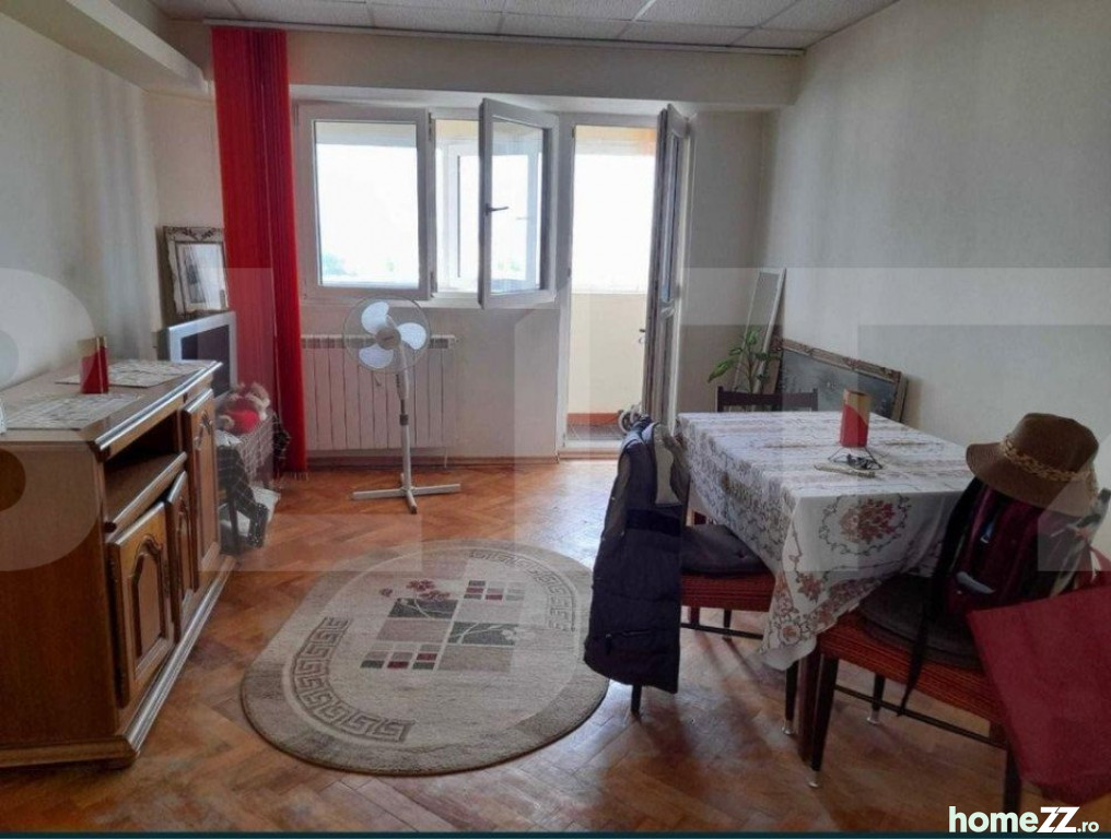 Apartament 4 camere, Democratiei