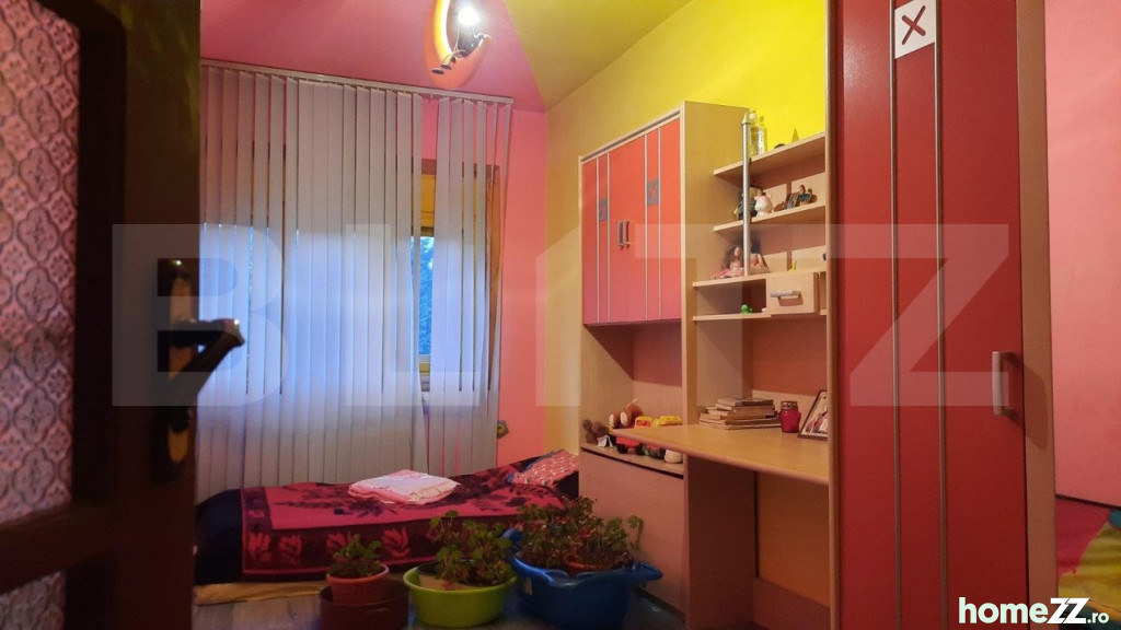 Casă - Vilă 5+ camere, Ghirodei