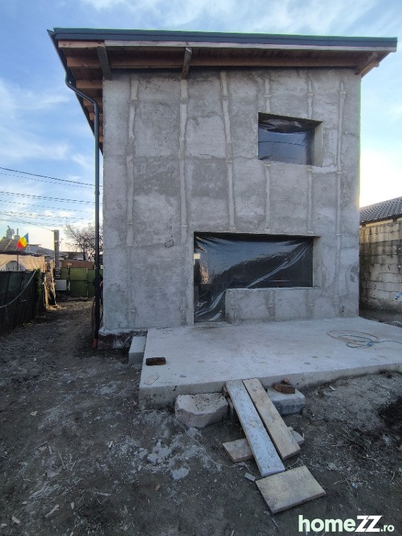 Casă - Vilă 3 camere, Nord-Est