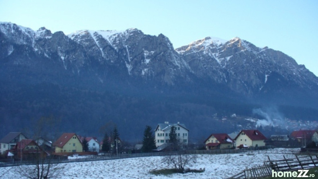 Piatra arsa, vedere spre muntii caraiman 950 mp