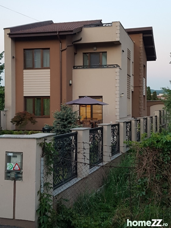 Vila de lux zona Lenin Sud