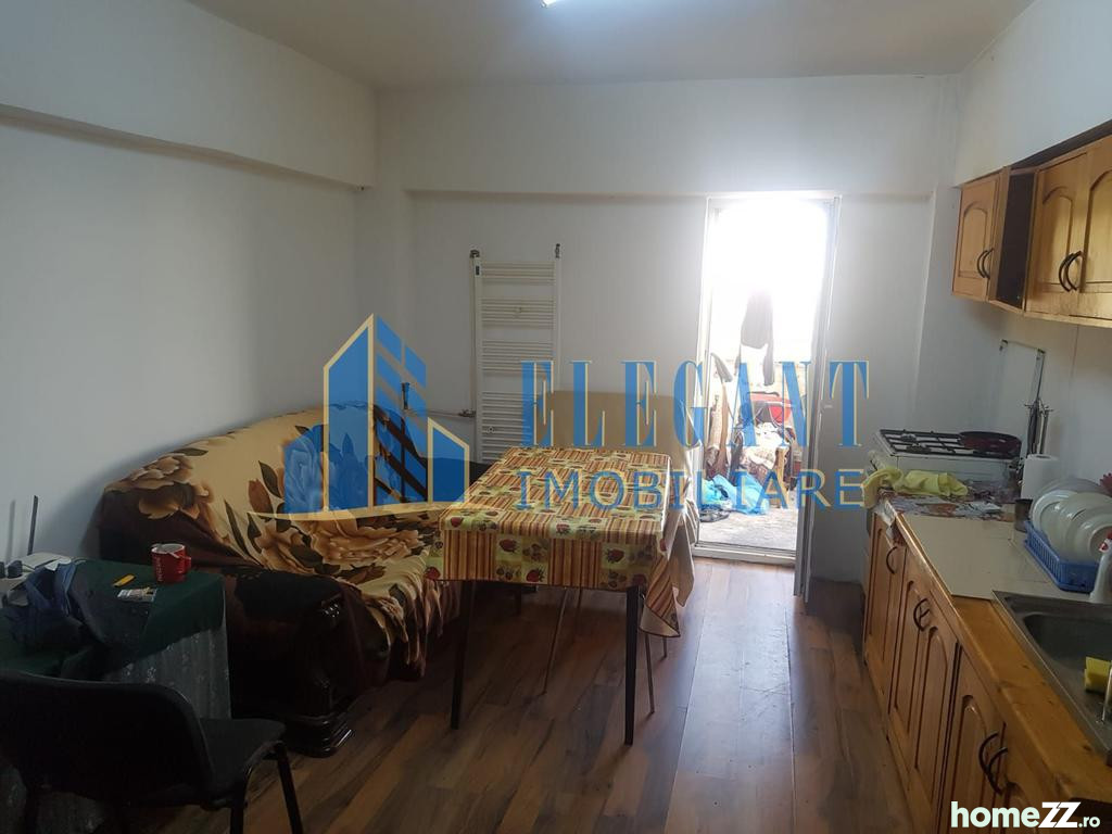 4 decomandate, Cornitoiu-Unitatea Militara