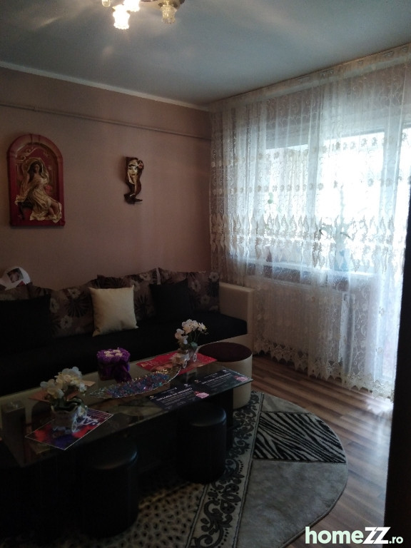 Apartament cu trei camere Piata Centrala