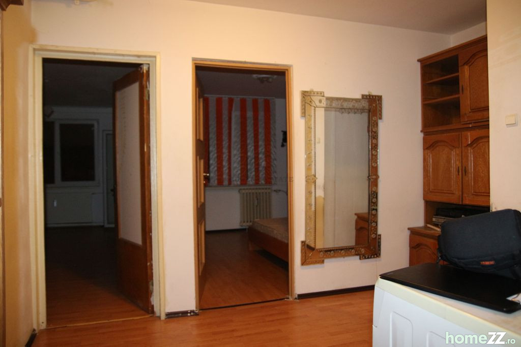 Apartament 4 camere foarte spatios - Constructorilor