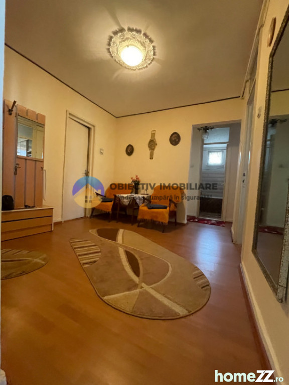 Apartament 3 camere, Precista