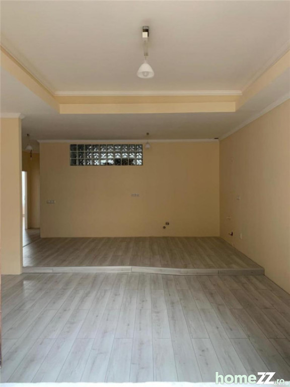 Apartament 4 camere, Horea