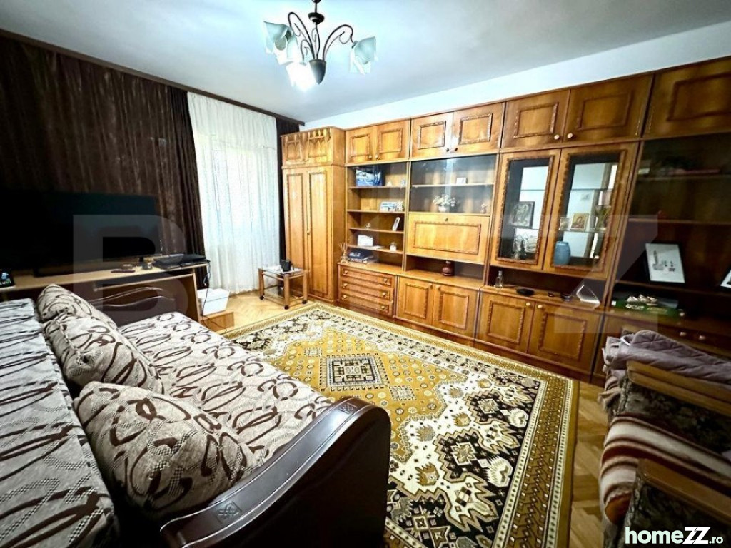 Apartament 3 camere, Palat