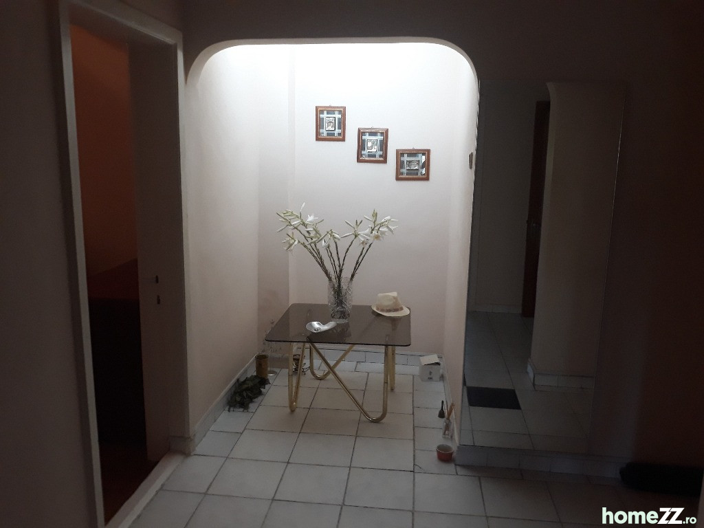 Apartament 3 camere, Piata Centrala