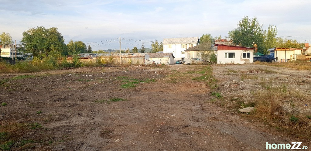 Teren intravilan industrial 3698 mp,utilitati,asfalt,pt hala