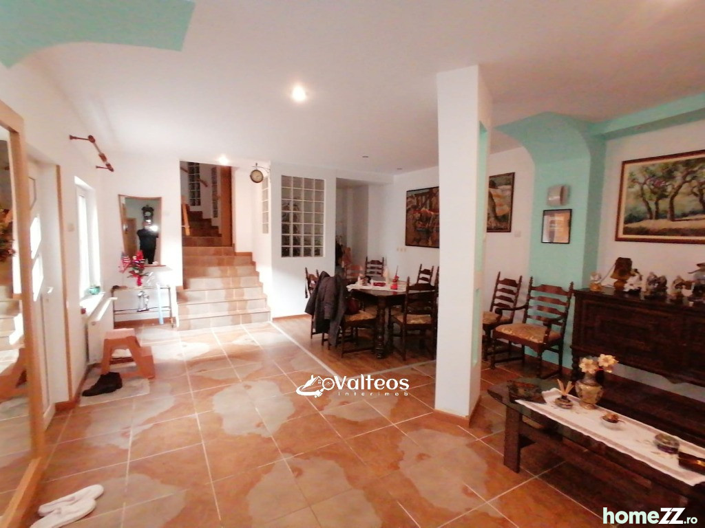 Casă - Vilă 5+ camere, Lendt