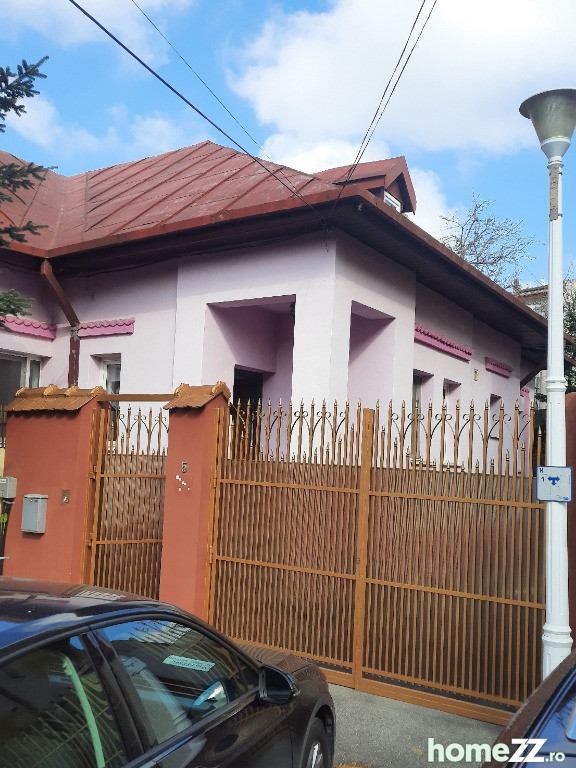 Casă - Vilă 5+ camere, Baba Novac