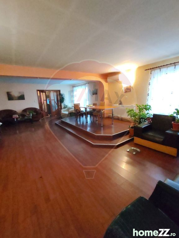 Casă - Vilă 5+ camere, Bariera Valcii