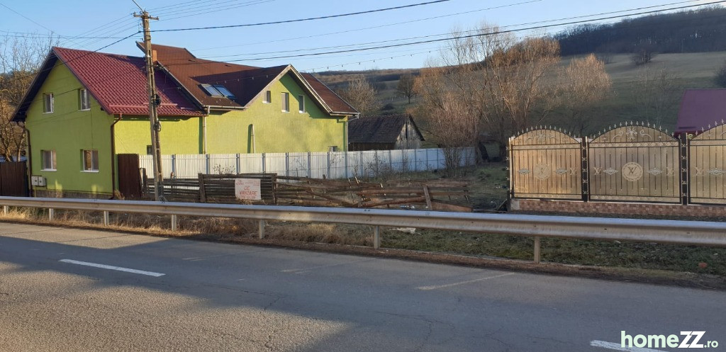 Teren, 696 m²