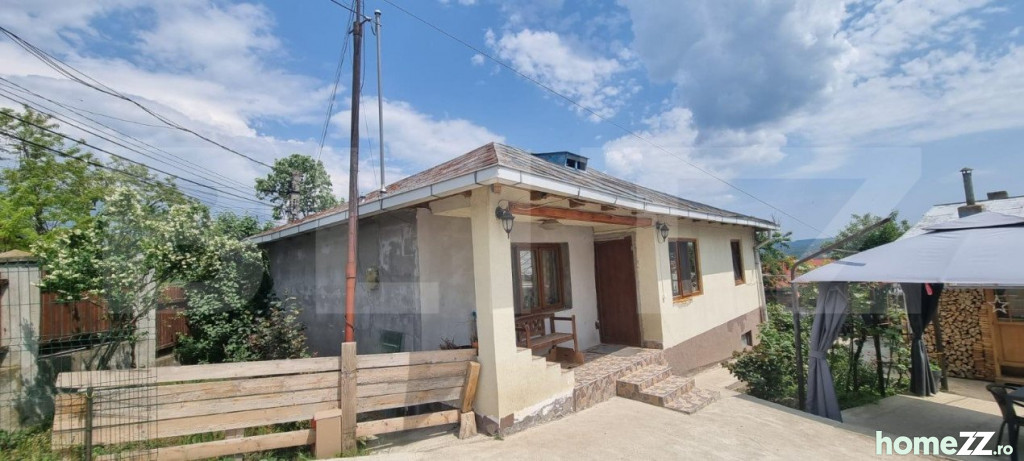 Casă - Vilă 5+ camere, Central