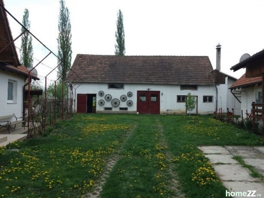 Casa cu livada si teren Bacel in apropiere de Brasov (25 km)