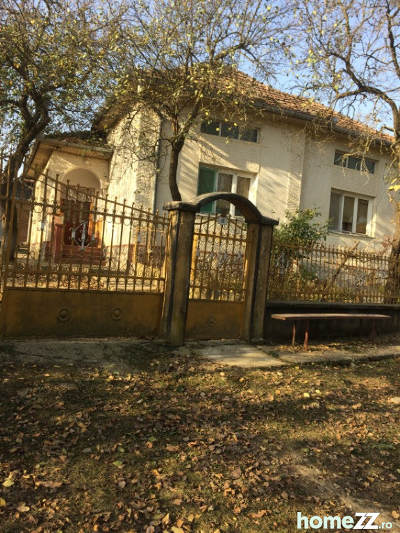 Casa la tara , loc. Hodisa , jud. Satu Mare Central