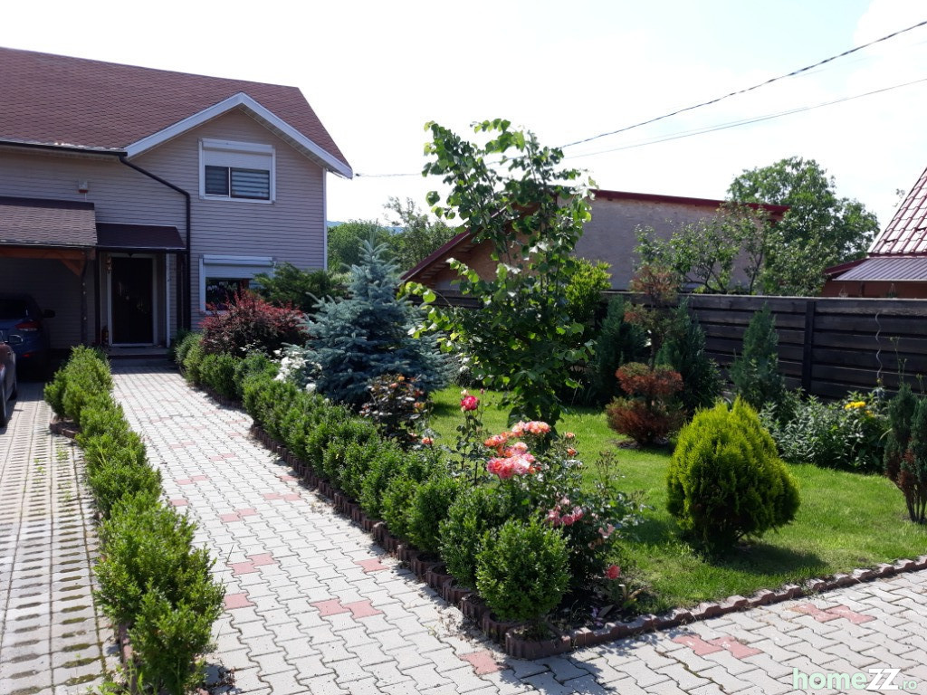 Casa cu teren in Onesti.