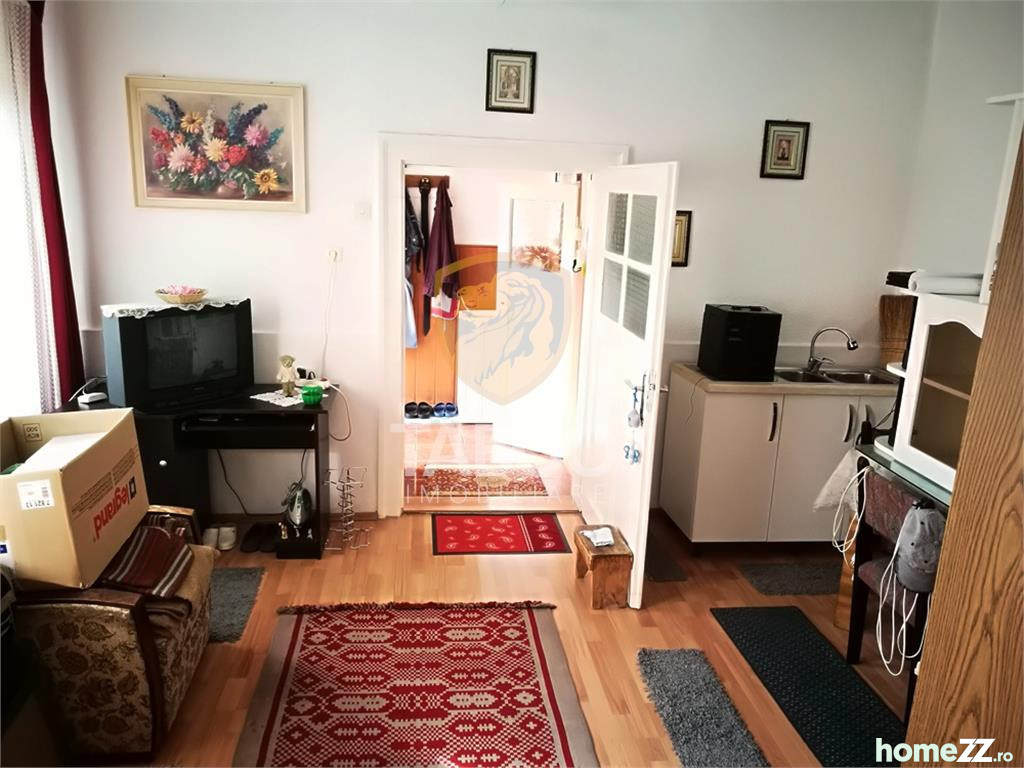 Apartament 3 camere la casa cu garaj pivnita si curte zona P