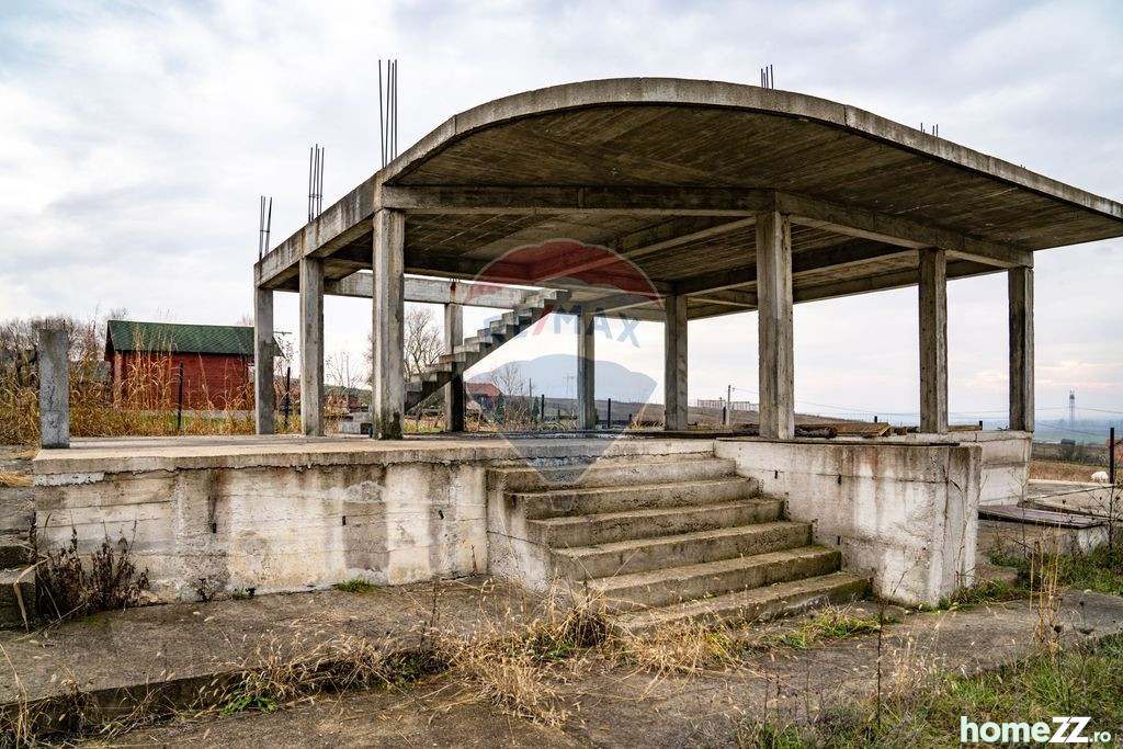 Teren in Banpotoc cu contructie de casa inceputa