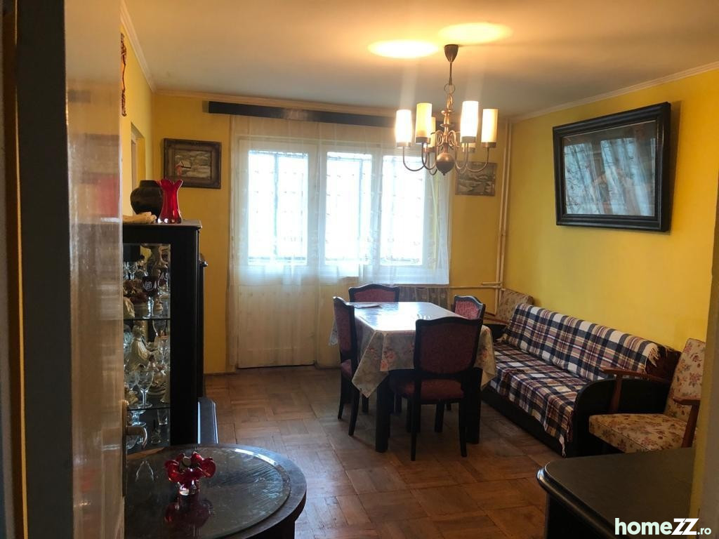 Apartament 4 camere, Romanilor