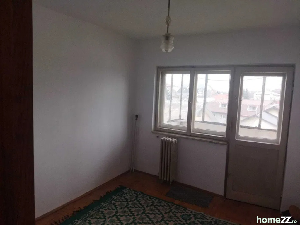 Apartament 4 camere, Zamca