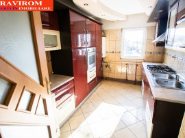 Apartament trei camere etaj unu, modificat din 4 Garofitei 3