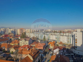 Apartament cu 3 camere de vânzare în zona Centrul Civic