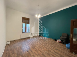 Apartament cu vedere spre strada Savoya, cladire complet ...