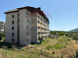 Bloc P+4 de vanzare, 40 apartamente, 2300 mp utili, BABADAG