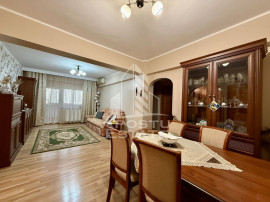 Apartament 3 camere si birou, 2 bai, 90mp, etaj 1, zona D...