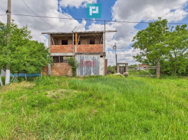 Casă mare, la rosu cu teren generos &icirc;n Șimand